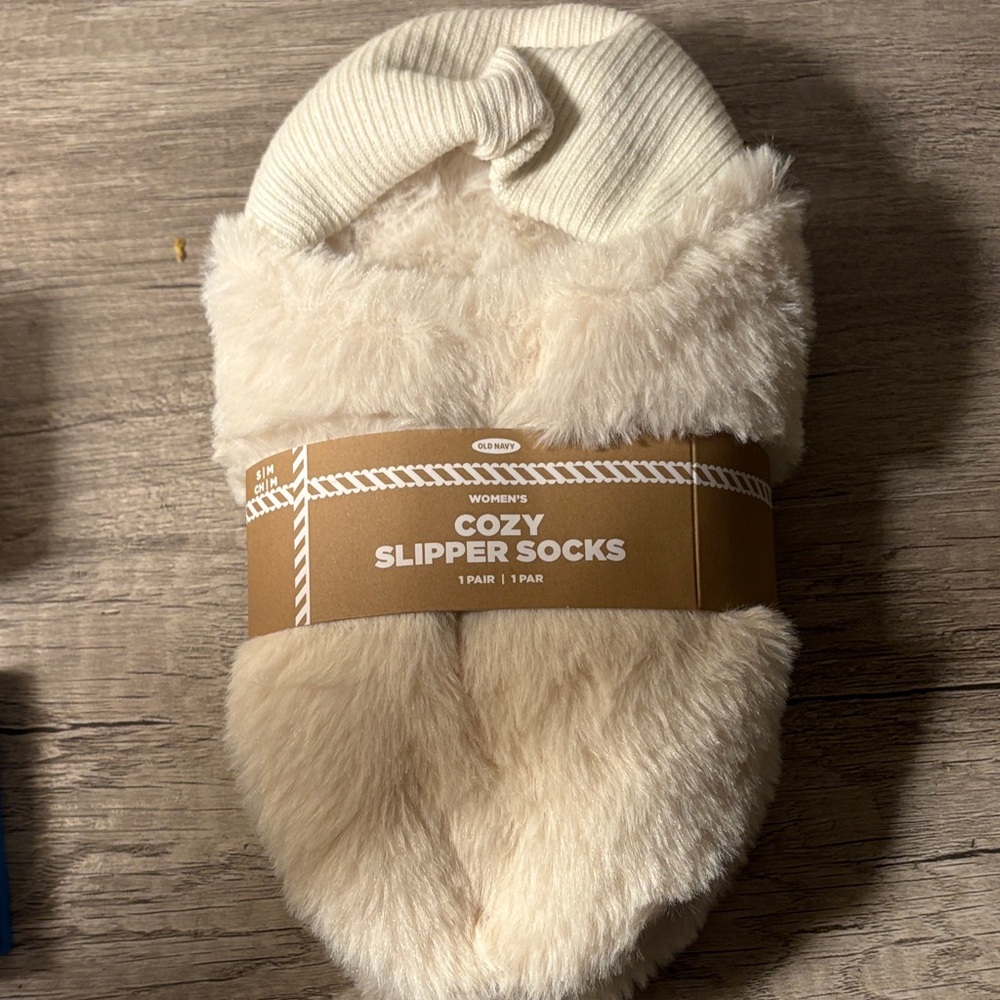 Old Navy Cream Cozy Slipper Socks
